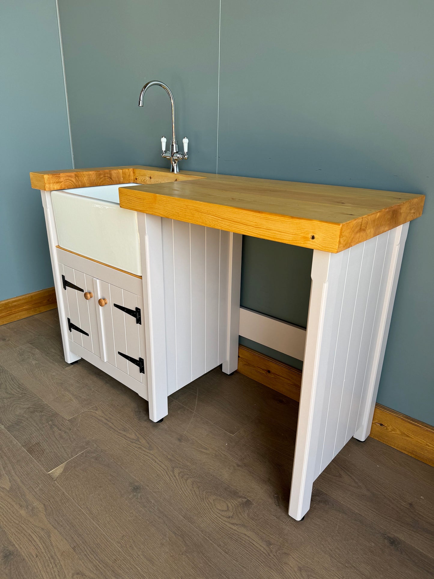 Freestanding Farmhouse / Country  Belfast Butler Kitchen Sink Unit with Appliance Gap