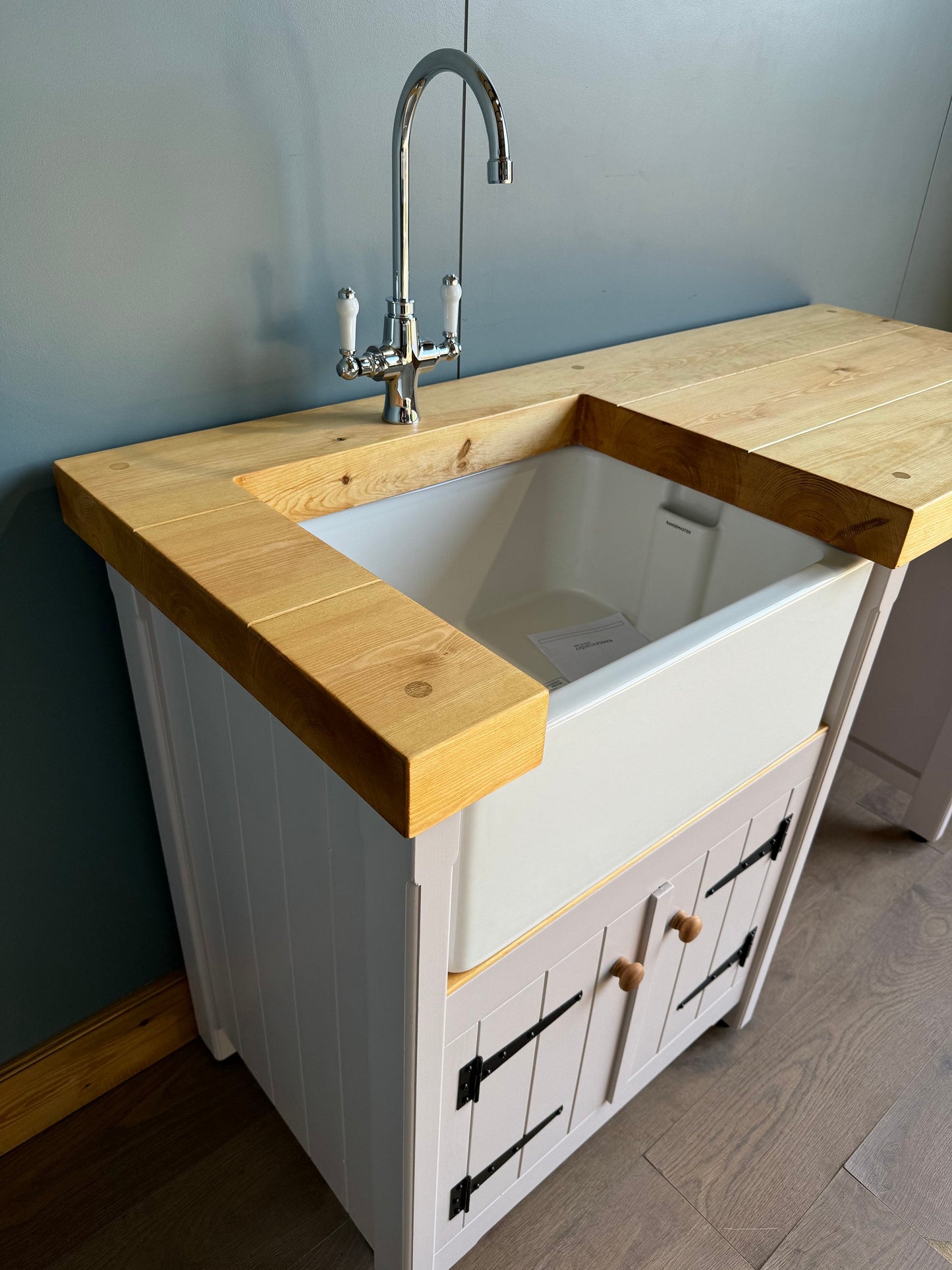 Freestanding Farmhouse / Country  Belfast Butler Kitchen Sink Unit with Appliance Gap