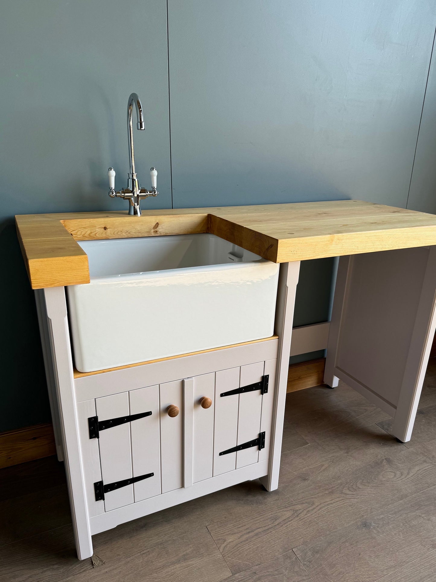 Freestanding Farmhouse / Country  Belfast Butler Kitchen Sink Unit with Appliance Gap